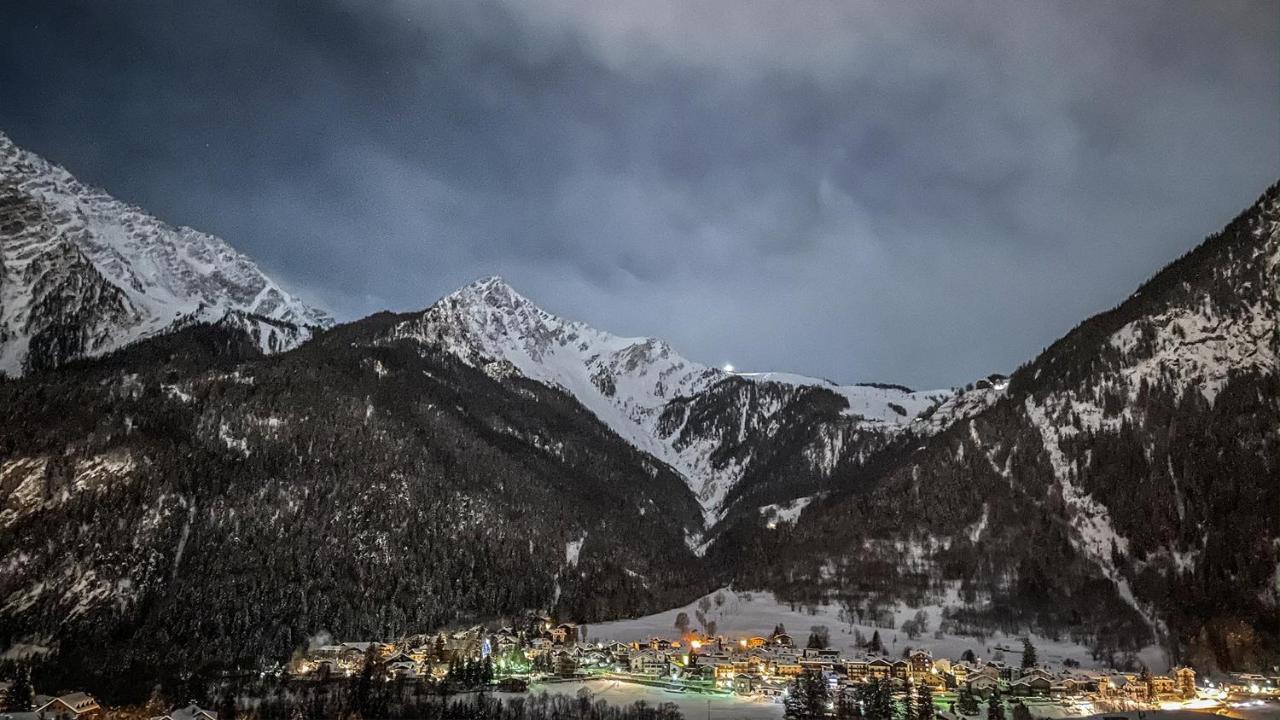 L'Atelier Du Temps - Hemmet Apartment Courmayeur Luaran gambar