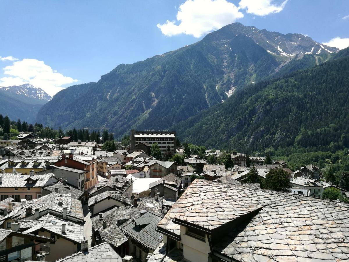 L'Atelier Du Temps - Hemmet Apartment Courmayeur Luaran gambar